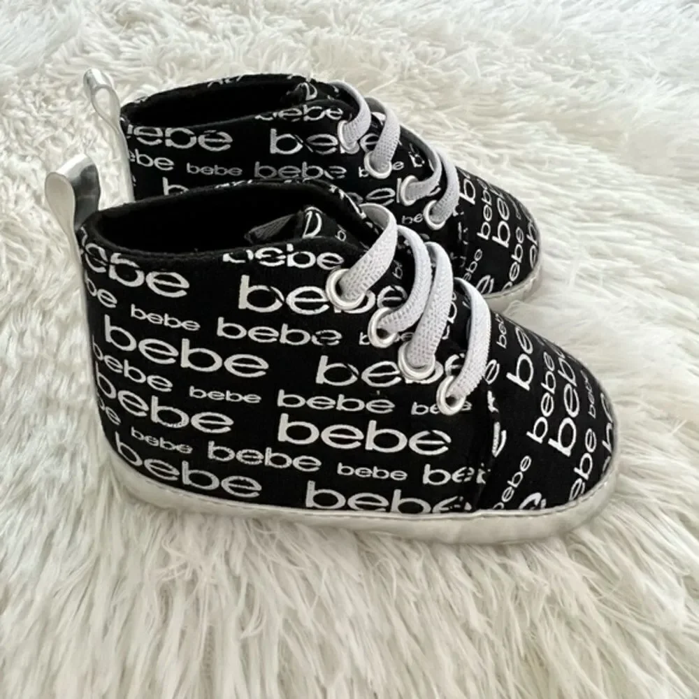bebe Baby Crib Sneakers Size‎ 2 (3-6 months)